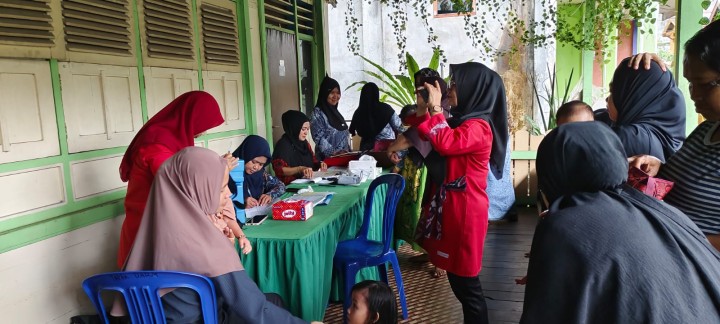 Kamis, 20 Februari 2025, Lurah beserta Ketua TP PKK dan anggota PKK Karang Anyar melakukan kunjungan ke Posyandu RT.012 dan 013 Karang Anyar.