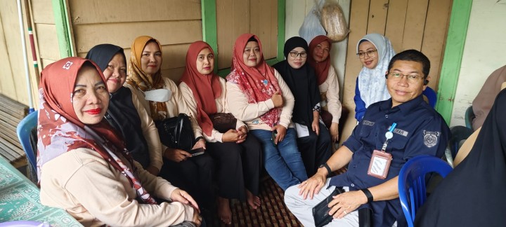 Kamis, 20 Februari 2025, Lurah beserta Ketua TP PKK dan anggota PKK Karang Anyar melakukan kunjungan ke Posyandu RT.012 dan 013 Karang Anyar.
