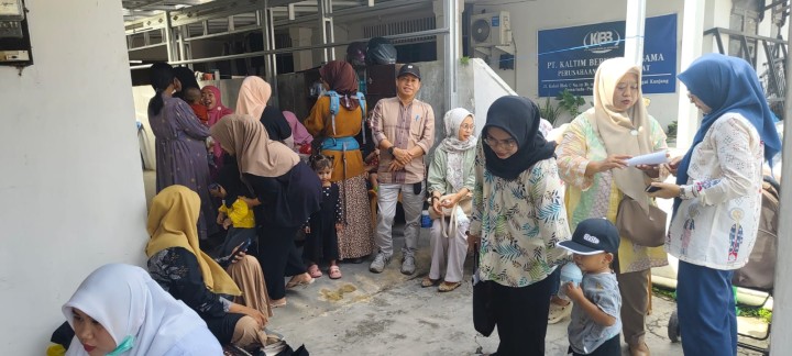 Jum'at, 21 Februari 2025, Lurah beserta Ketua TP PKK  Karang Anyar melakukan kunjungan ke Posyandu Kembang Bulan RT.030 Karang Anyar.