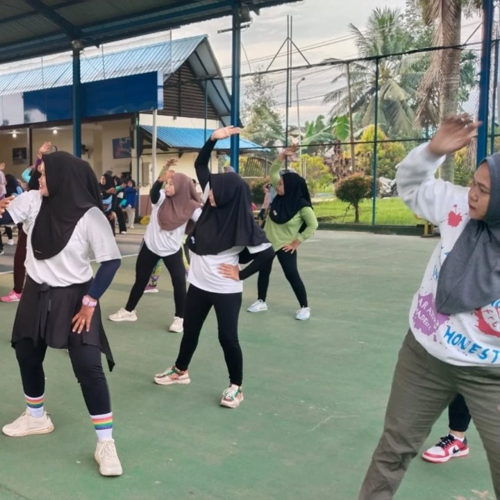 Minggu, 23 Februari 2025, Kegiatan Senam Sehat bersama Dasawisma se Kelurahan Karang Anyar yang dilaksanakan oleh Kelurahan Karang Anyar, kegiatan berlangsung di Lap.Olahraga Komp.PDAM , Jln. Cendana RT.007, Samarinda