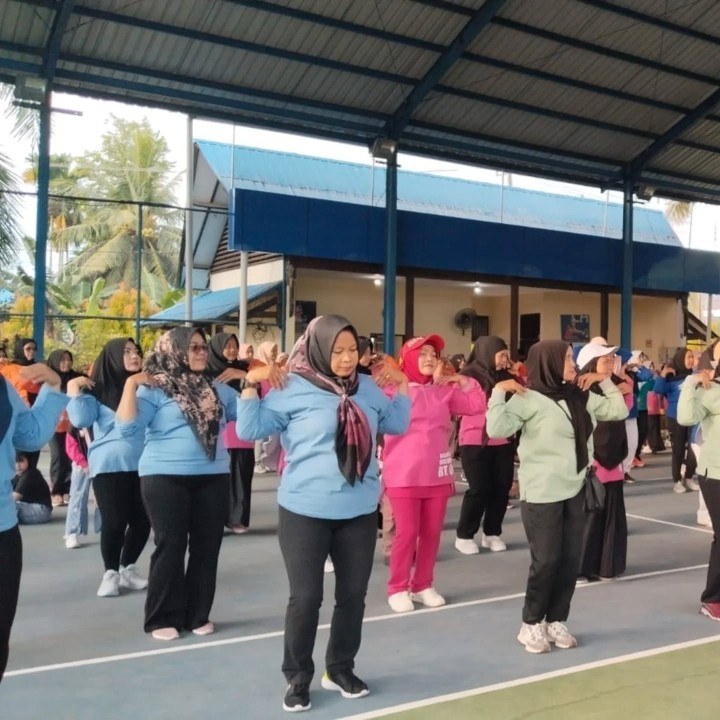 Minggu, 23 Februari 2025, Kegiatan Senam Sehat bersama Dasawisma se Kelurahan Karang Anyar yang dilaksanakan oleh Kelurahan Karang Anyar, kegiatan berlangsung di Lap.Olahraga Komp.PDAM , Jln. Cendana RT.007, Samarinda