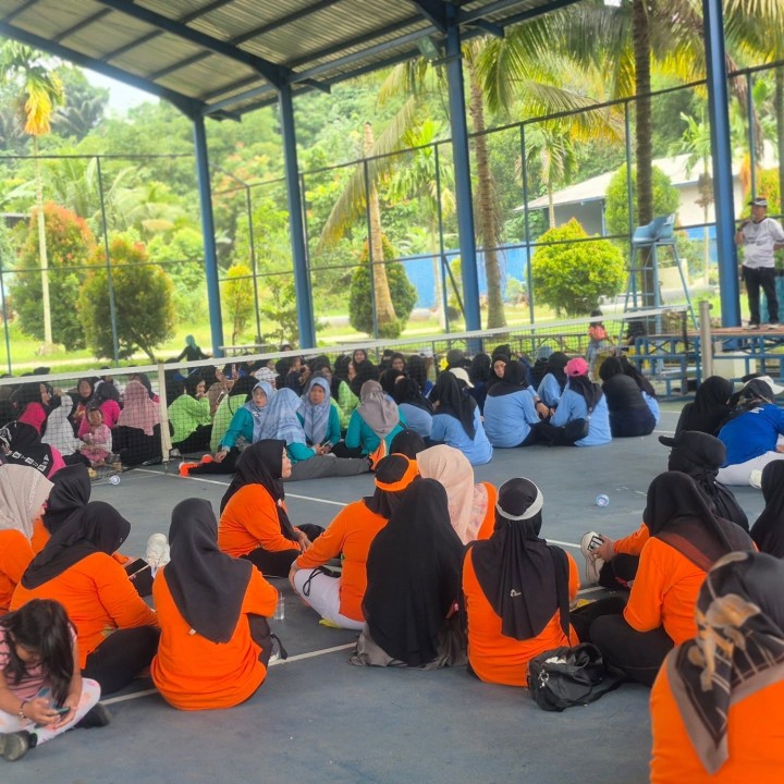 Minggu, 23 Februari 2025, Kegiatan Senam Sehat bersama Dasawisma se Kelurahan Karang Anyar yang dilaksanakan oleh Kelurahan Karang Anyar, kegiatan berlangsung di Lap.Olahraga Komp.PDAM , Jln. Cendana RT.007, Samarinda