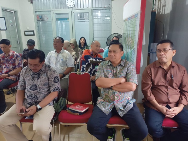 Jumat, 07 Maret 2025, Seklur bersama Kasie Pemerintahan Umum Menghadiri Rapat mewujudkan Data base Aset Pemerintah Kota Samarinda, mengevaluasi dan meningkatkan Pelayanan Publik yang dilaksanakan di Kantor Kecamatan Sungai Kunjang
