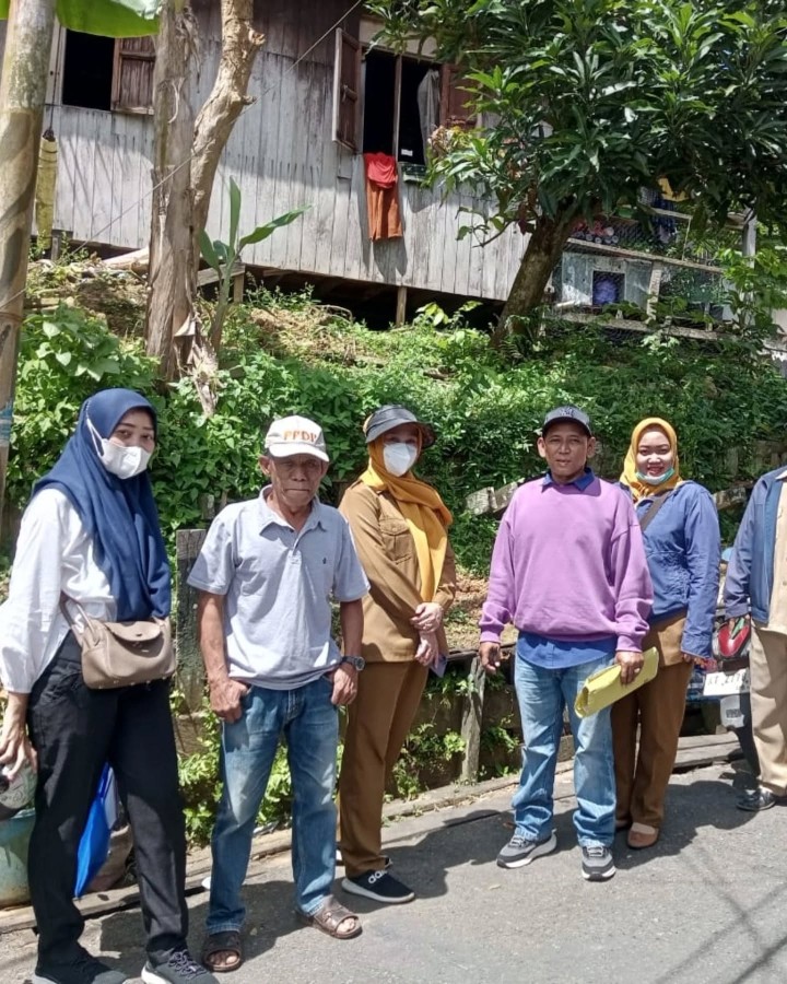 Senin, 10 Maret 2025 Kasie Ekobang bersama Staf mendampingi kegiatan Monitoring Rumah Tidak Layak Huni Bersama Dinas Perkim Kota Samarinda berjumlah 16 Rumah di wilayah Kel.Karang Anyar.