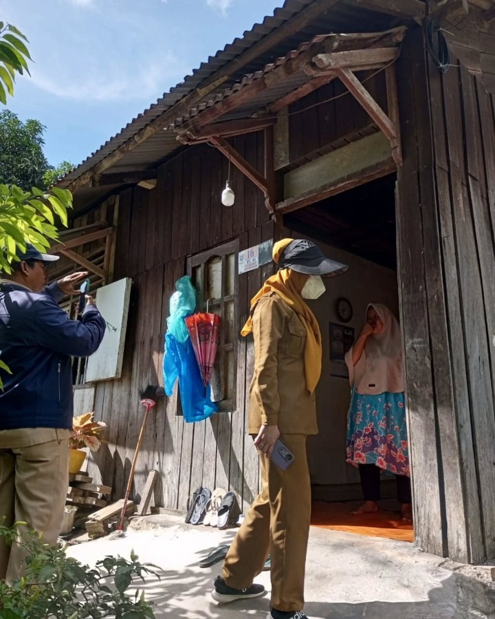 Senin, 10 Maret 2025 Kasie Ekobang bersama Staf mendampingi kegiatan Monitoring Rumah Tidak Layak Huni Bersama Dinas Perkim Kota Samarinda berjumlah 16 Rumah di wilayah Kel.Karang Anyar.