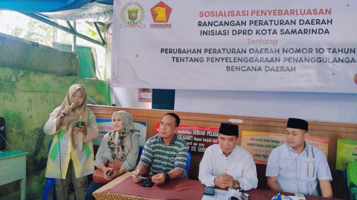 Sabtu, 29 Maret 2025, Seklur menghadiri kegiatan Sosialisasi Penyebarluasan Rancangan Peraturan Daerah Inisiasi DPRD Kota Samarinda tentang Perubahan Peraturan Daerah Nomor 10 Tahun 2017 tentang Penyelenggaraan Penanggulangan Bencana Daerah di Kantor Kelurahan Karang Anyar.