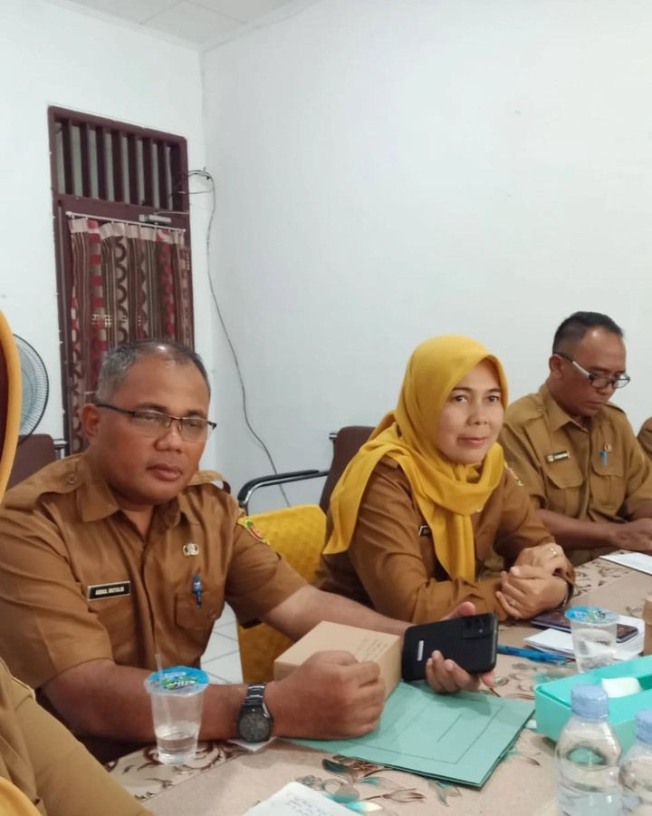 Selasa, 08 April 2025, Seklur menghadiri Rakor pasca Lebaran bersama Camat, Sekcam dan Lurah se Kecamatan Sungai Kunjang di Ruang Rapat Kantor Kecamatan Sungai Kunjang