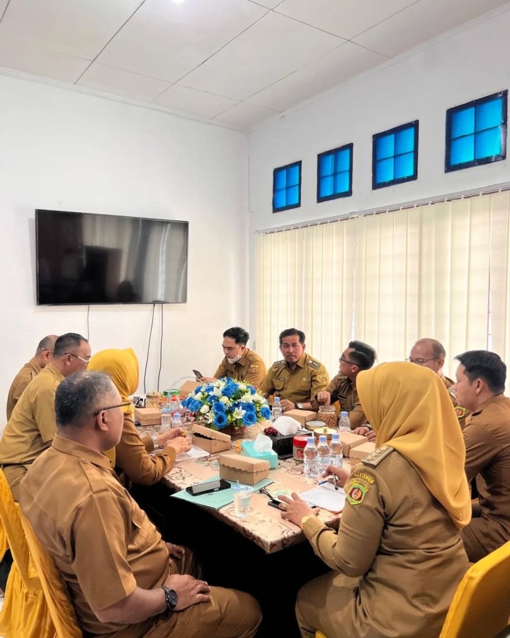Selasa, 08 April 2025, Seklur menghadiri Rakor pasca Lebaran bersama Camat, Sekcam dan Lurah se Kecamatan Sungai Kunjang di Ruang Rapat Kantor Kecamatan Sungai Kunjang