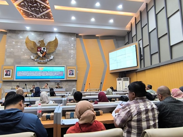 Jumat, 11 April 2025, Kasie Kesra menghadiri Rakor dan Sosialisasi Pelaksanaan Probebaya tahun 2025 di Ruang Rapat Mangkupalas Balaikota Samarinda, Jln. Kesuma Bangsa.