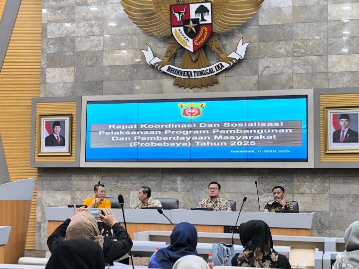 Jumat, 11 April 2025, Kasie Kesra menghadiri Rakor dan Sosialisasi Pelaksanaan Probebaya tahun 2025 di Ruang Rapat Mangkupalas Balaikota Samarinda, Jln. Kesuma Bangsa.