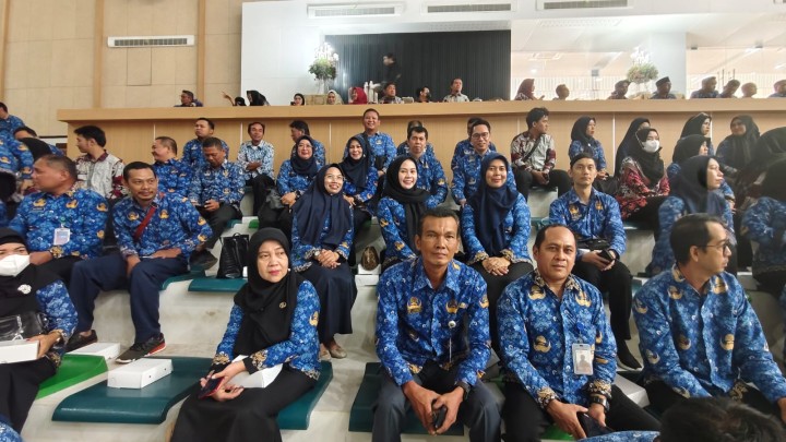 Kamis, 17 April 2025, seluruh pejabat Struktural Kelurahan Karang Anyar menghadiri kegiatan ASN dan NON ASN Award 2024 di Gedung Gor Segiri Samarinda.