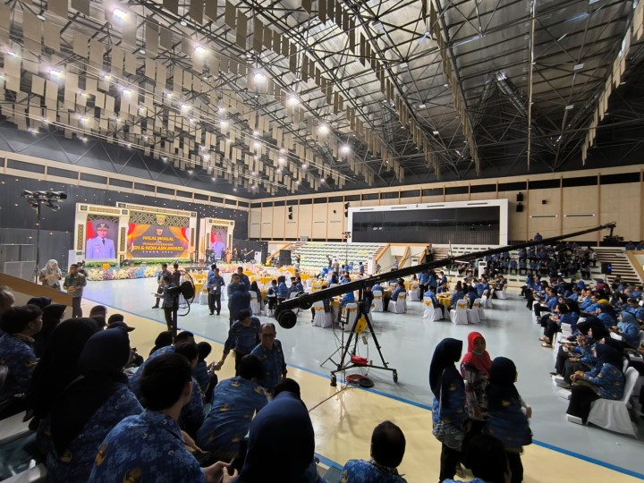 Kamis, 17 April 2025, seluruh pejabat Struktural Kelurahan Karang Anyar menghadiri kegiatan ASN dan NON ASN Award 2024 di Gedung Gor Segiri Samarinda.