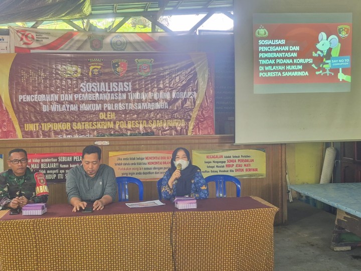 Kamis, 17 April 2025, Kegiatan Sosialisasi pencegahan dan pemberantasan tindak pidana korupsi yang dilaksanakan oleh Tim Tipidkor Satreskim Polresta Samarinda di Kantor Kelurahan Karang Anyar. Dengan dihadiri para Ketua RT, tokoh masyarakat, Anggota PKK serta warga Kelurahan Karang Anyar.