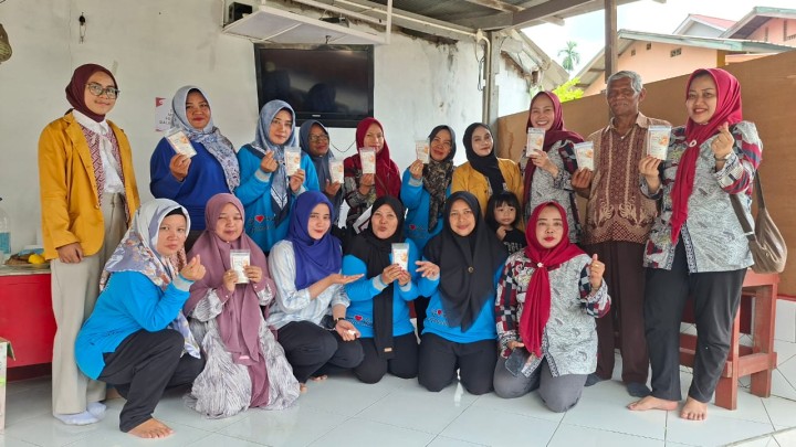 Kamis, 24 April 2025, Kasie Ekobang beserta Staf mendampingi Tim Pendataan UMKM Dinas Koperasi, UMKM dan Industri Kota Samarinda, untuk memverifikasi UMKM Kel. Karang Anyar.