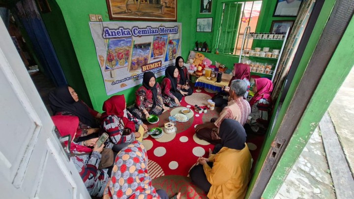 Kamis, 24 April 2025, Kasie Ekobang beserta Staf mendampingi Tim Pendataan UMKM Dinas Koperasi, UMKM dan Industri Kota Samarinda, untuk memverifikasi UMKM Kel. Karang Anyar.