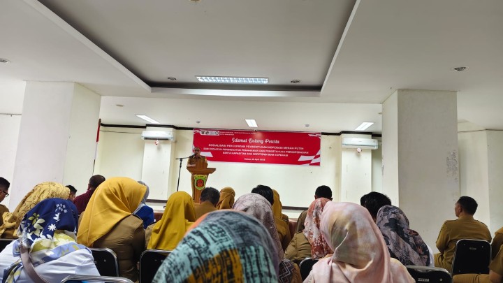 Selasa, 29 April 2025, Kasie Ekobang menghadiri kegiatan Sosialisasi Pembentukan Koperasi Merah Putih di Aula Kantor Dinas Koperasi dan UMKM Kota Samarinda