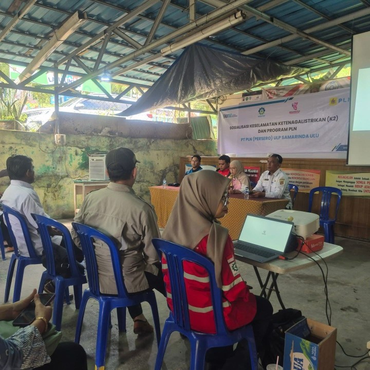 Rabu, 30 April 2025, Kelurahan Karang Anyar bekerja sama dengan PLN Samarinda Ulu untuk kegiatan Sosialisasi Keselamatan Kelistrikan di sekitar kita. Acara berlangsung di kantor Kelurahan Karang Anyar dan dihadiri para Ketua RT serta warga.