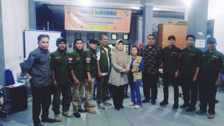 Jumat, 02 Mei 2025, Seklur menghadiri Rakor Kamtibmas FKPM bersama Forkopimcam, Bhabinkamtibmas, Babinsa se Kecamatan Sungai Kunjang di Kantor Kelurahan Teluk Kering Ulu, Jalan Cendana, Samarinda