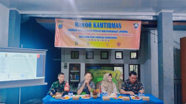 Jumat, 02 Mei 2025, Seklur menghadiri Rakor Kamtibmas FKPM bersama Forkopimcam, Bhabinkamtibmas, Babinsa se Kecamatan Sungai Kunjang di Kantor Kelurahan Teluk Kering Ulu, Jalan Cendana, Samarinda