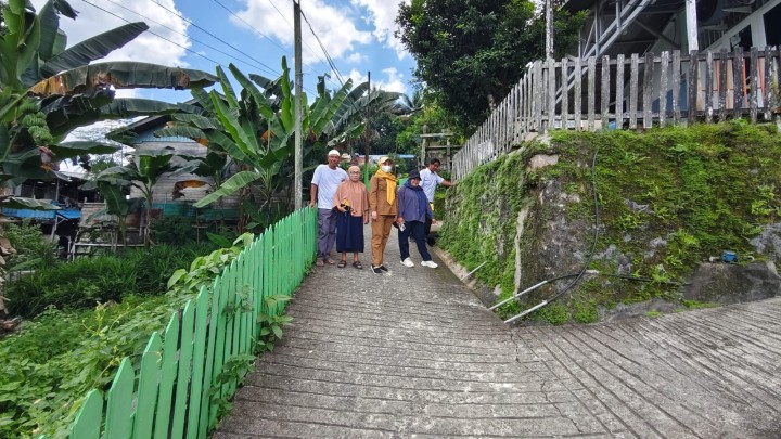 Senin, 05 Mei 2025 , Kasie Ekobang beserta Staf melakukan monitoring usulan kegiatan Infrastruktur TA 2025 untuk wilayah Pokmas Kelapa Gading Karang Anyar.