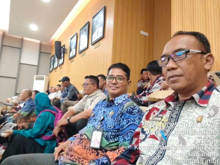 Kamis, 08 Mei 2025, Seklur mengikuti kegiatan Sosialisasi Target Laku Pandai untuk BUMRT di Ruang Rapat Mangkupalas lt. 2 Balaikota Samarinda, Jln. Kesuma Bangsa.