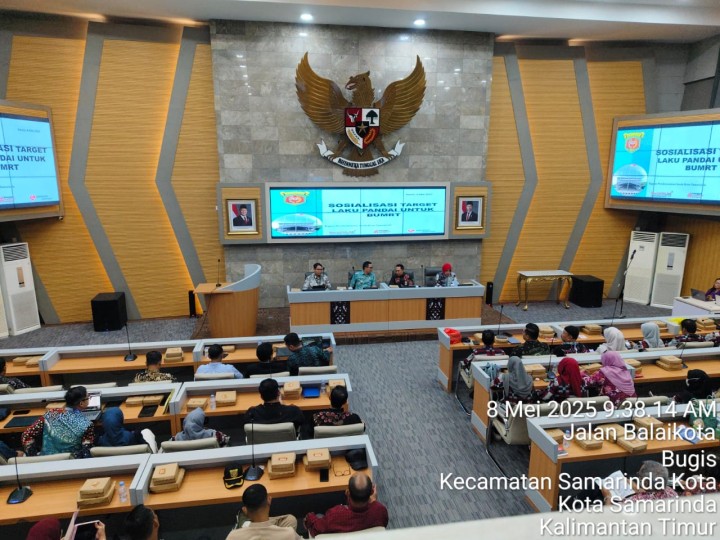 Kamis, 08 Mei 2025, Seklur mengikuti kegiatan Sosialisasi Target Laku Pandai untuk BUMRT di Ruang Rapat Mangkupalas lt. 2 Balaikota Samarinda, Jln. Kesuma Bangsa.