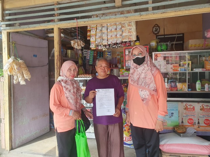 Jumat, 09 Mei 2025, Kelurahan Karang Anyar melakukan kegiatan pembagian Himbauan Pengelolaan Sampah dan Kebersihan untuk para warung atau toko di wilayah Kel. Karang Anyar.