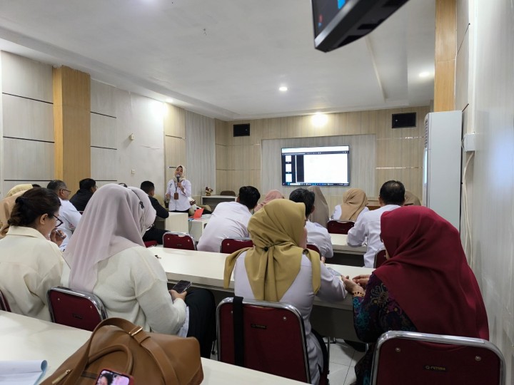 Rabu, 14 Mei 2025, Kasie Kesra menghadiri kegiatan Rakor Forum Kesehatan Kota Samarinda di Kantor Dinas Kesehatan Kota Samarinda.
