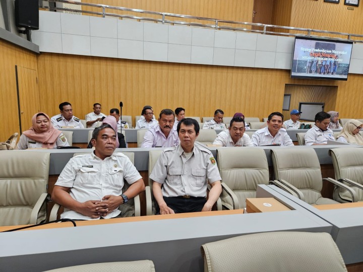 Rabu, 14 Mei 2025, Kasie Kesra mengikuti kegiatan Rakor Posyandu Tk. 1 Kota Samarinda di Ruang Rapat Mangkupalas Lt. 2 Balaikota Samarinda.