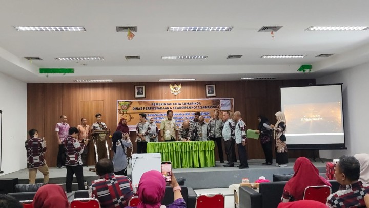 Kamis 15 Mei 2025, Seklur menghadiri kegiatan Pelaksanaan Pemusnahan Arsip yang memiliki Jadwal Retensi Arsip dibawah 10 (sepuluh) tahun dilingkungan Pemerintah Kota Samarinda Tahun 2025