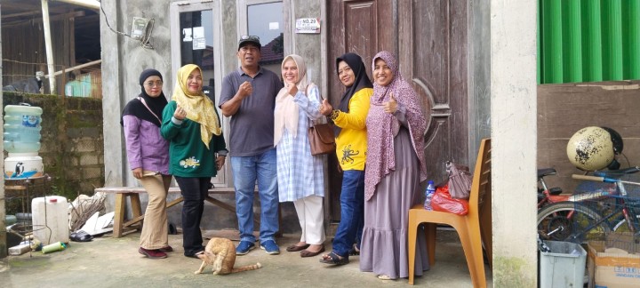 Sabtu, 17 Mei 2025, Seklur bersama Ketua TP PKK Karang Anyar mengikuti kegiatan Pemberian Makanan Tambahan kepada Balita dan Ibu Hamil yang kekurangan Energi Kronis.