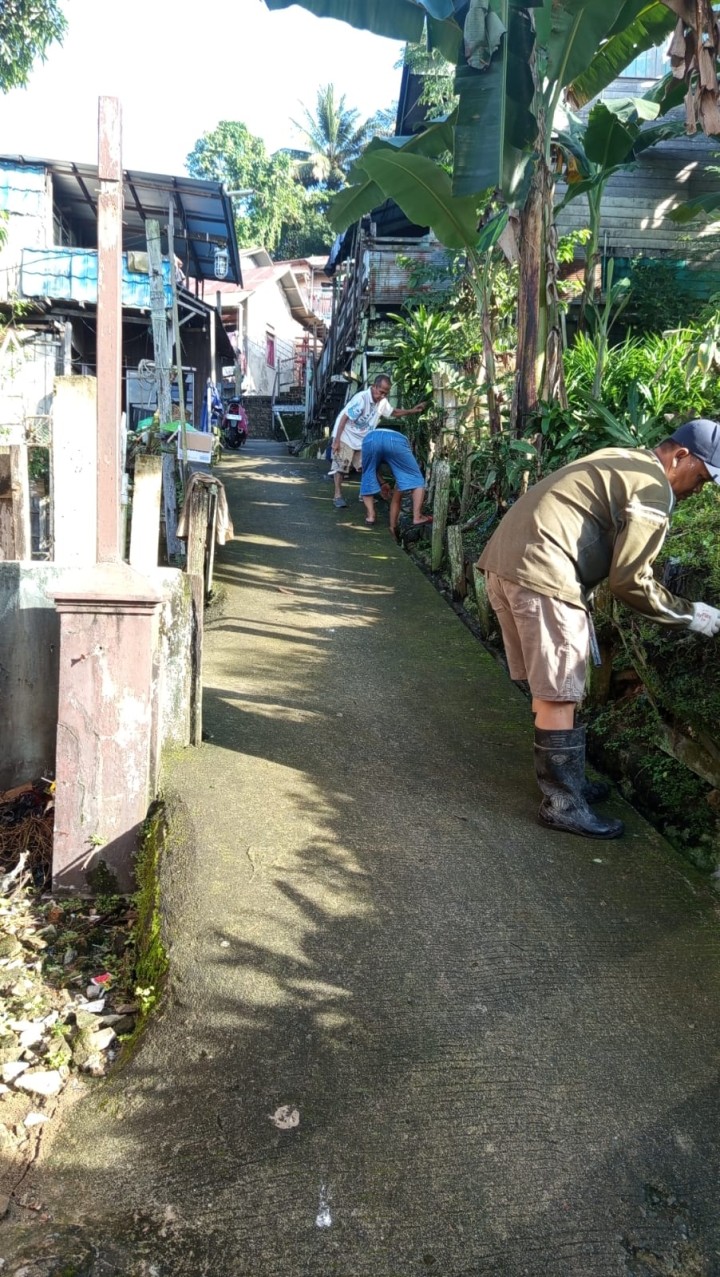 Minggu, 18 Mei 2025, Seklur bersama Staf Sekretariat melakukan aksi pungut sampah Kelurahan Karang Anyar yang diadakan di jl. Teuku Umar RT 15 kel. karang anyar yang kemudian dilanjutkan peninjauan pelaksanaan kegiatan gotong royong yang dilaksanakan di RT 15, 35, 20,19,17,14,13, 05, dan RT 06 Kel. Karang Anyar