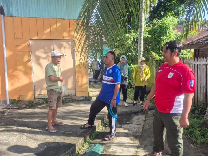Minggu, 18 Mei 2025, Seklur bersama Staf Sekretariat melakukan aksi pungut sampah Kelurahan Karang Anyar yang diadakan di jl. Teuku Umar RT 15 kel. karang anyar yang kemudian dilanjutkan peninjauan pelaksanaan kegiatan gotong royong yang dilaksanakan di RT 15, 35, 20,19,17,14,13, 05, dan RT 06 Kel. Karang Anyar