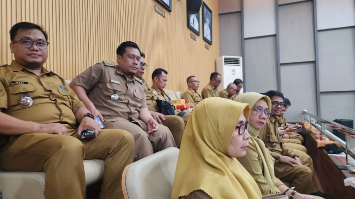 Selasa, 20 Mei 2025, Seklur mengikuti kegiatan Rakor bersama Wali Kota Samarinda di Ruang Rapat Mangkupalas Balaikota Samarinda Lt. 2