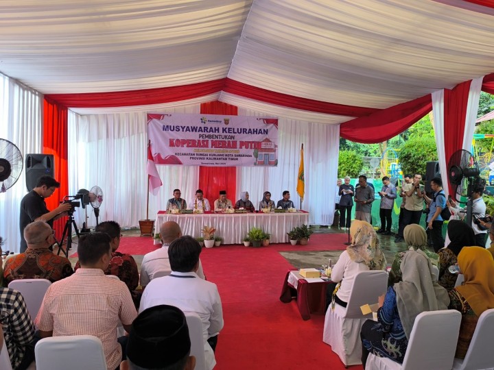 Sabtu, 24 Mei 2025, Kegiatan Musyawarah Pembentukan Koperasi Merah Putih Kelurahan Karang Anyar di Kantor Kelurahan Karang Anyar dan ditinjau langsung oleh Wamen Pertanian RI, Wagub dan Sekda Provinsi Kaltim serta Wawali Kota Samarinda dan rombongan.