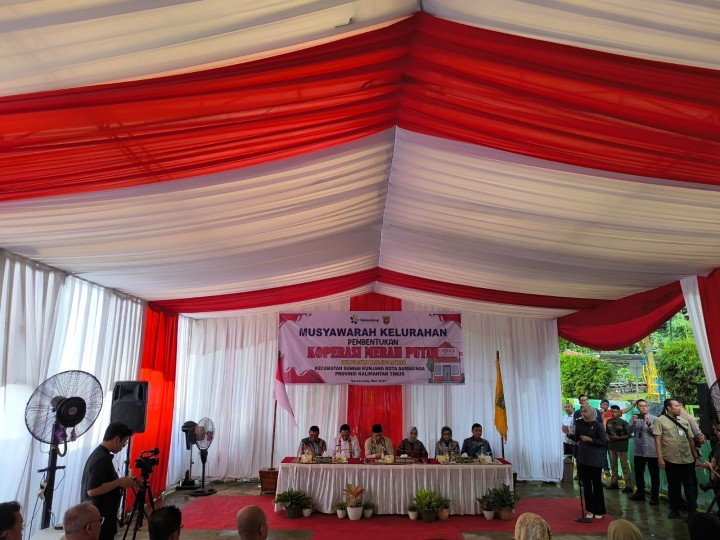 Sabtu, 24 Mei 2025, Kegiatan Musyawarah Pembentukan Koperasi Merah Putih Kelurahan Karang Anyar di Kantor Kelurahan Karang Anyar dan ditinjau langsung oleh Wamen Pertanian RI, Wagub dan Sekda Provinsi Kaltim serta Wawali Kota Samarinda dan rombongan.