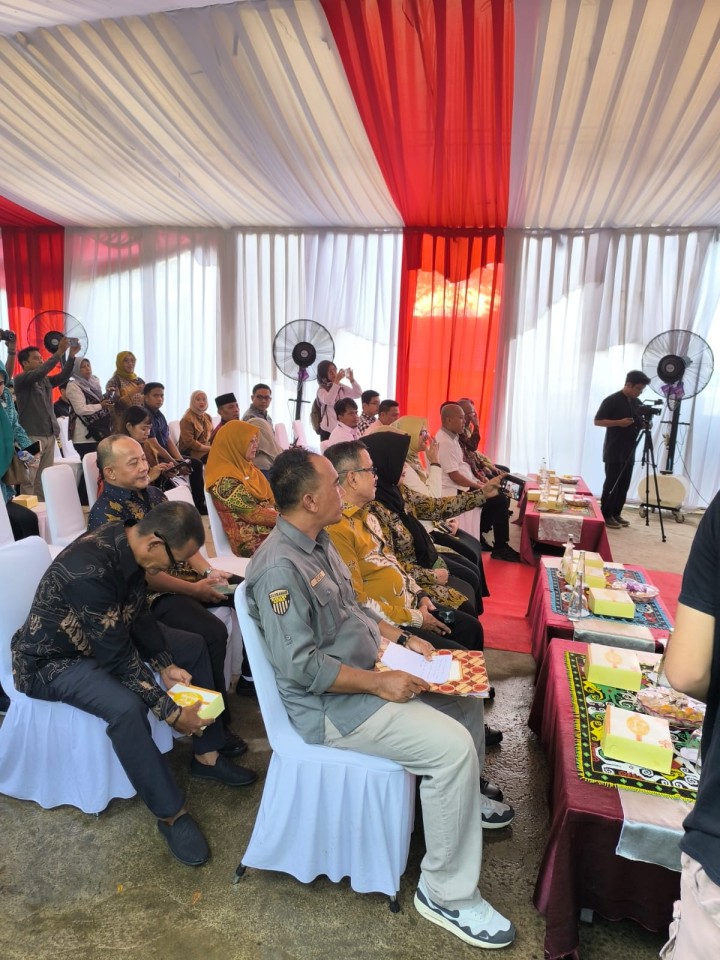 Sabtu, 24 Mei 2025, Kegiatan Musyawarah Pembentukan Koperasi Merah Putih Kelurahan Karang Anyar di Kantor Kelurahan Karang Anyar dan ditinjau langsung oleh Wamen Pertanian RI, Wagub dan Sekda Provinsi Kaltim serta Wawali Kota Samarinda dan rombongan.