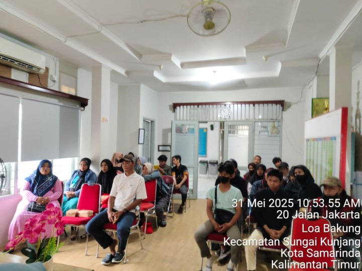 Sabtu, 31 Mei 2025, Seklur menghadiri kegiatan Rakor bersama Camat dan Lurah se Kecamatan Sungai Kunjang terkait  Rapat Koordinasi dan Pengarahan Oleh Camat Terkait Pemeliharaan Playground di Kecamatan Sungai Kunjang di Knator Kecamatan Sungai Kunjang.