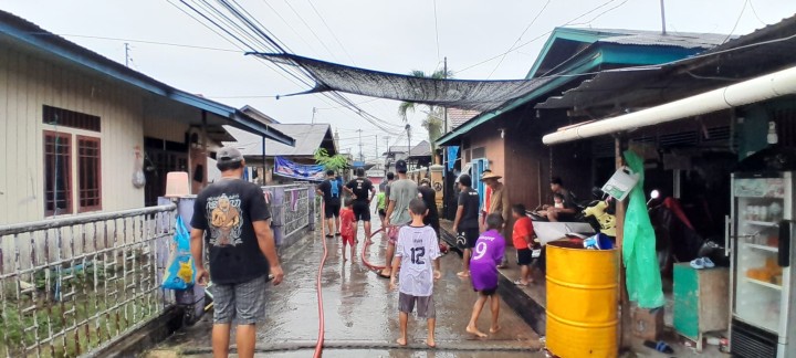 Minggu, 01 Juni 2025, Kelurahan Karang Anyar  bersama FKPM dan Karang Taruna melakukan kunjungan sekaligus mengawasi jalannya kegiatan Gotong Royong di RT. 003,008,009,010,014,019,026,028,030 Karang Anyar.