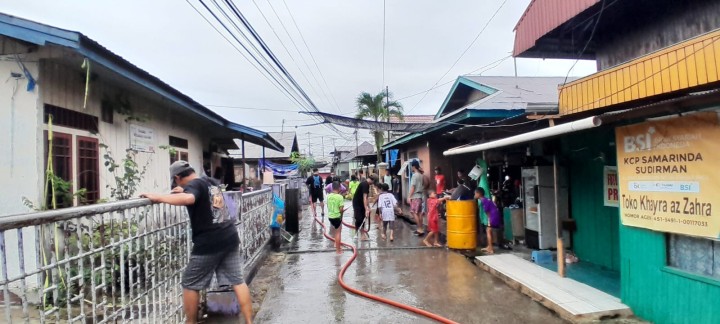 Minggu, 01 Juni 2025, Kelurahan Karang Anyar  bersama FKPM dan Karang Taruna melakukan kunjungan sekaligus mengawasi jalannya kegiatan Gotong Royong di RT. 003,008,009,010,014,019,026,028,030 Karang Anyar.