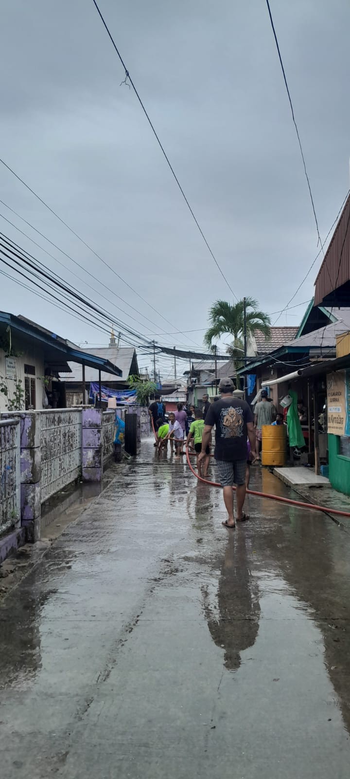 Minggu, 01 Juni 2025, Kelurahan Karang Anyar  bersama FKPM dan Karang Taruna melakukan kunjungan sekaligus mengawasi jalannya kegiatan Gotong Royong di RT. 003,008,009,010,014,019,026,028,030 Karang Anyar.