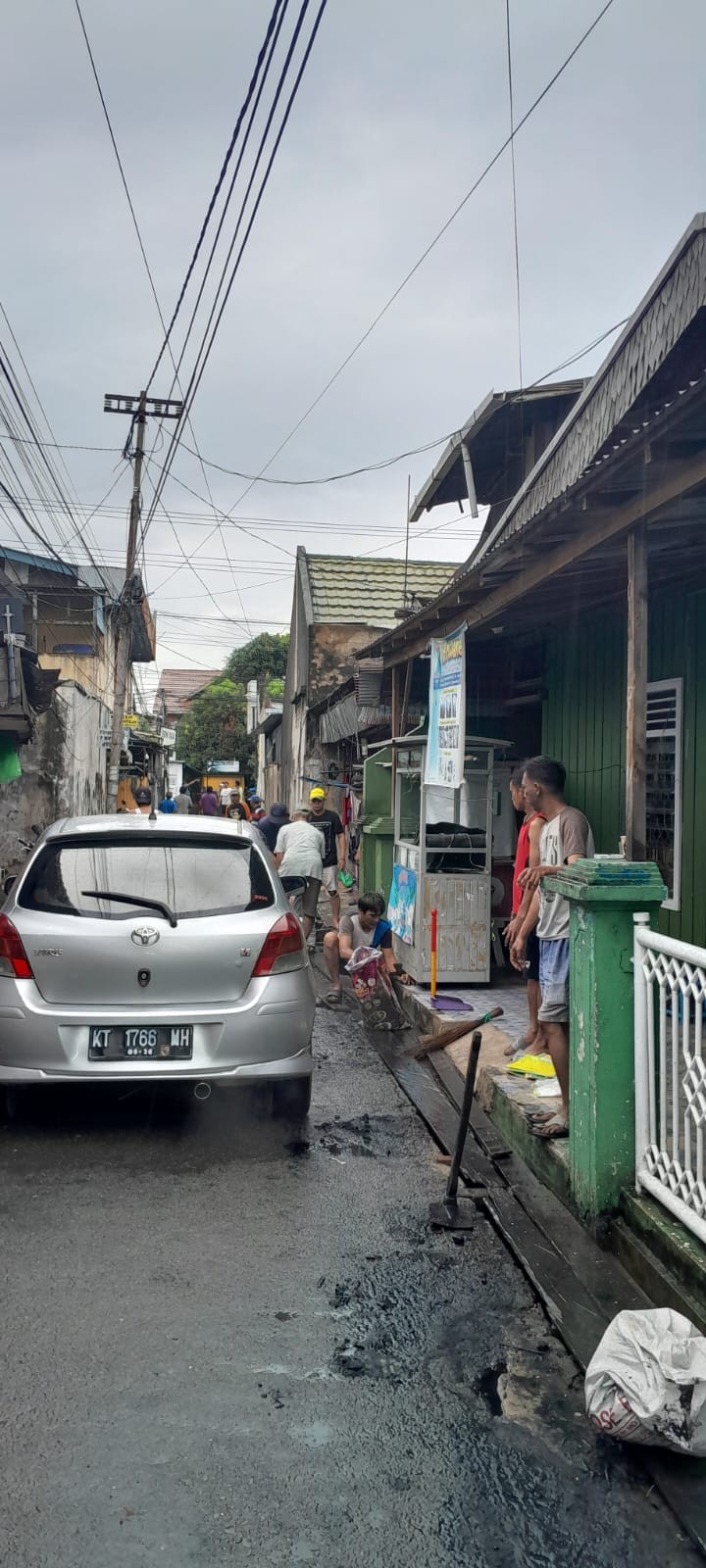 Minggu, 01 Juni 2025, Kelurahan Karang Anyar  bersama FKPM dan Karang Taruna melakukan kunjungan sekaligus mengawasi jalannya kegiatan Gotong Royong di RT. 003,008,009,010,014,019,026,028,030 Karang Anyar.