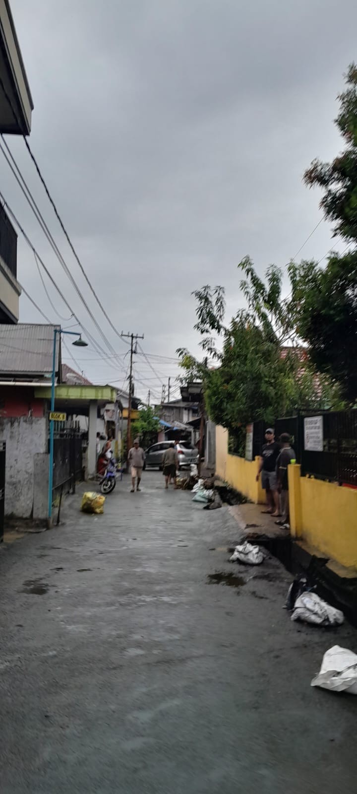 Minggu, 01 Juni 2025, Kelurahan Karang Anyar  bersama FKPM dan Karang Taruna melakukan kunjungan sekaligus mengawasi jalannya kegiatan Gotong Royong di RT. 003,008,009,010,014,019,026,028,030 Karang Anyar.