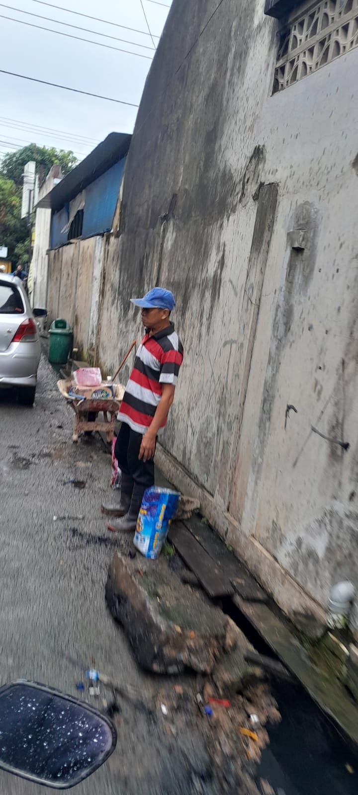 Minggu, 01 Juni 2025, Kelurahan Karang Anyar  bersama FKPM dan Karang Taruna melakukan kunjungan sekaligus mengawasi jalannya kegiatan Gotong Royong di RT. 003,008,009,010,014,019,026,028,030 Karang Anyar.