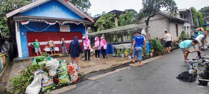 Minggu, 01 Juni 2025, Kelurahan Karang Anyar  bersama FKPM dan Karang Taruna melakukan kunjungan sekaligus mengawasi jalannya kegiatan Gotong Royong di RT. 003,008,009,010,014,019,026,028,030 Karang Anyar.
