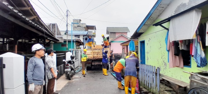 Minggu, 01 Juni 2025, Kelurahan Karang Anyar  bersama FKPM dan Karang Taruna melakukan kunjungan sekaligus mengawasi jalannya kegiatan Gotong Royong di RT. 003,008,009,010,014,019,026,028,030 Karang Anyar.