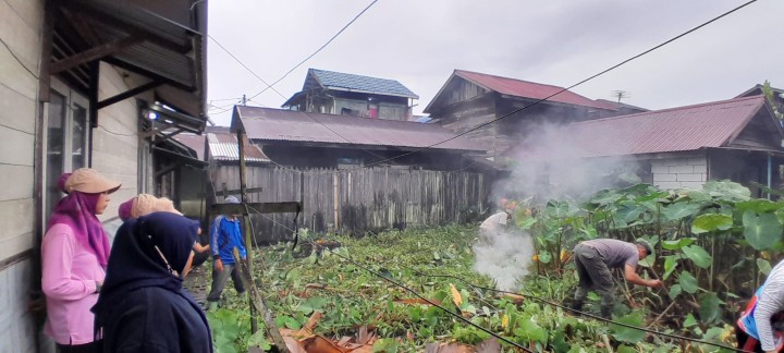 Minggu, 01 Juni 2025, Kelurahan Karang Anyar  bersama FKPM dan Karang Taruna melakukan kunjungan sekaligus mengawasi jalannya kegiatan Gotong Royong di RT. 003,008,009,010,014,019,026,028,030 Karang Anyar.
