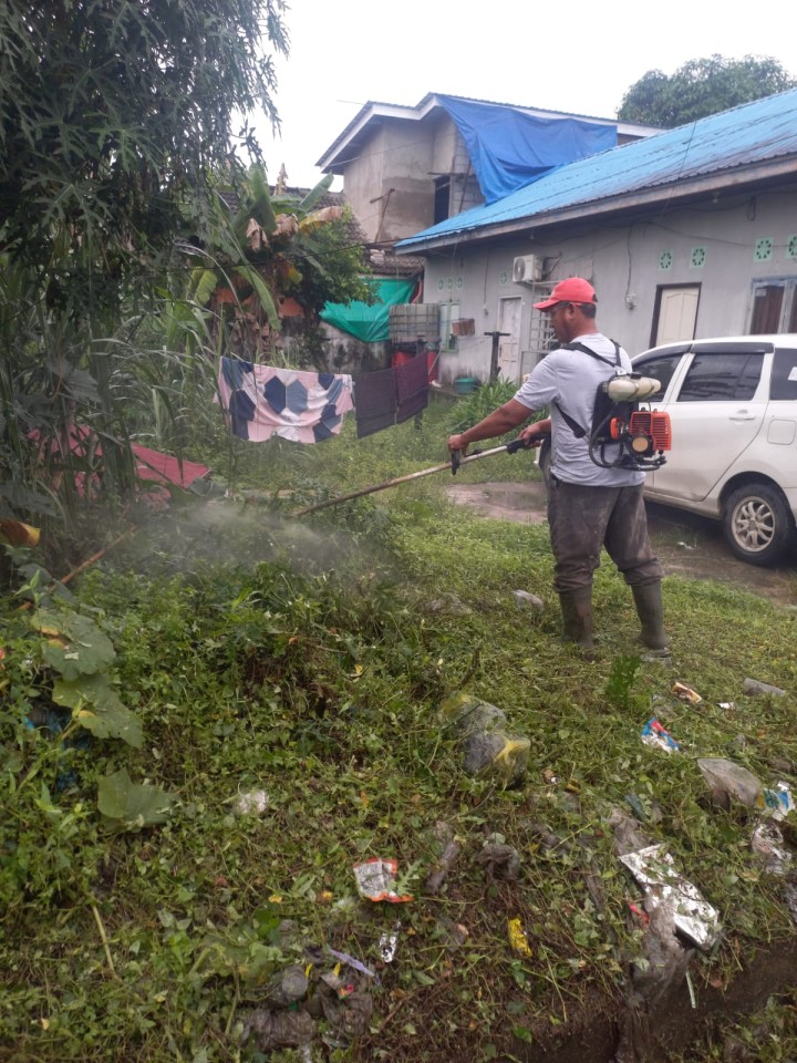 Minggu, 01 Juni 2025, Kelurahan Karang Anyar  bersama FKPM dan Karang Taruna melakukan kunjungan sekaligus mengawasi jalannya kegiatan Gotong Royong di RT. 003,008,009,010,014,019,026,028,030 Karang Anyar.