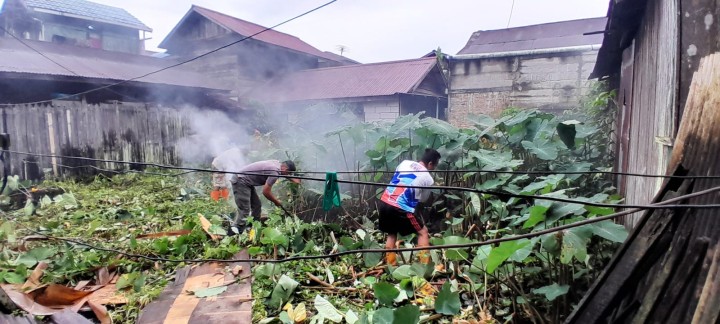 Minggu, 01 Juni 2025, Kelurahan Karang Anyar  bersama FKPM dan Karang Taruna melakukan kunjungan sekaligus mengawasi jalannya kegiatan Gotong Royong di RT. 003,008,009,010,014,019,026,028,030 Karang Anyar.