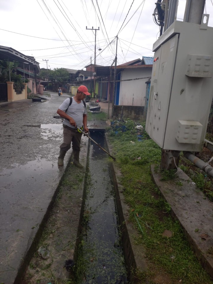 Minggu, 01 Juni 2025, Kelurahan Karang Anyar  bersama FKPM dan Karang Taruna melakukan kunjungan sekaligus mengawasi jalannya kegiatan Gotong Royong di RT. 003,008,009,010,014,019,026,028,030 Karang Anyar.